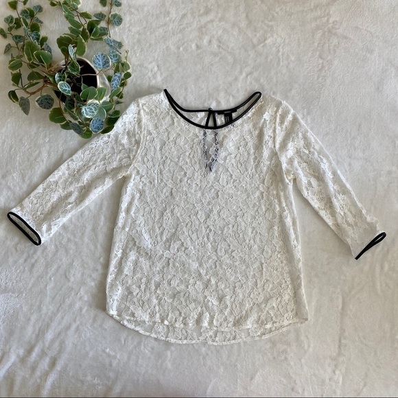 Forever 21 white lace top with black accents - Picture 1 of 4